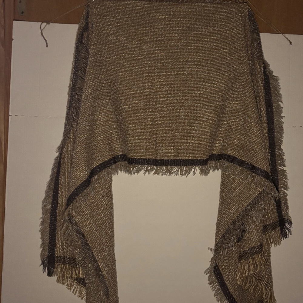 2 big scarves.